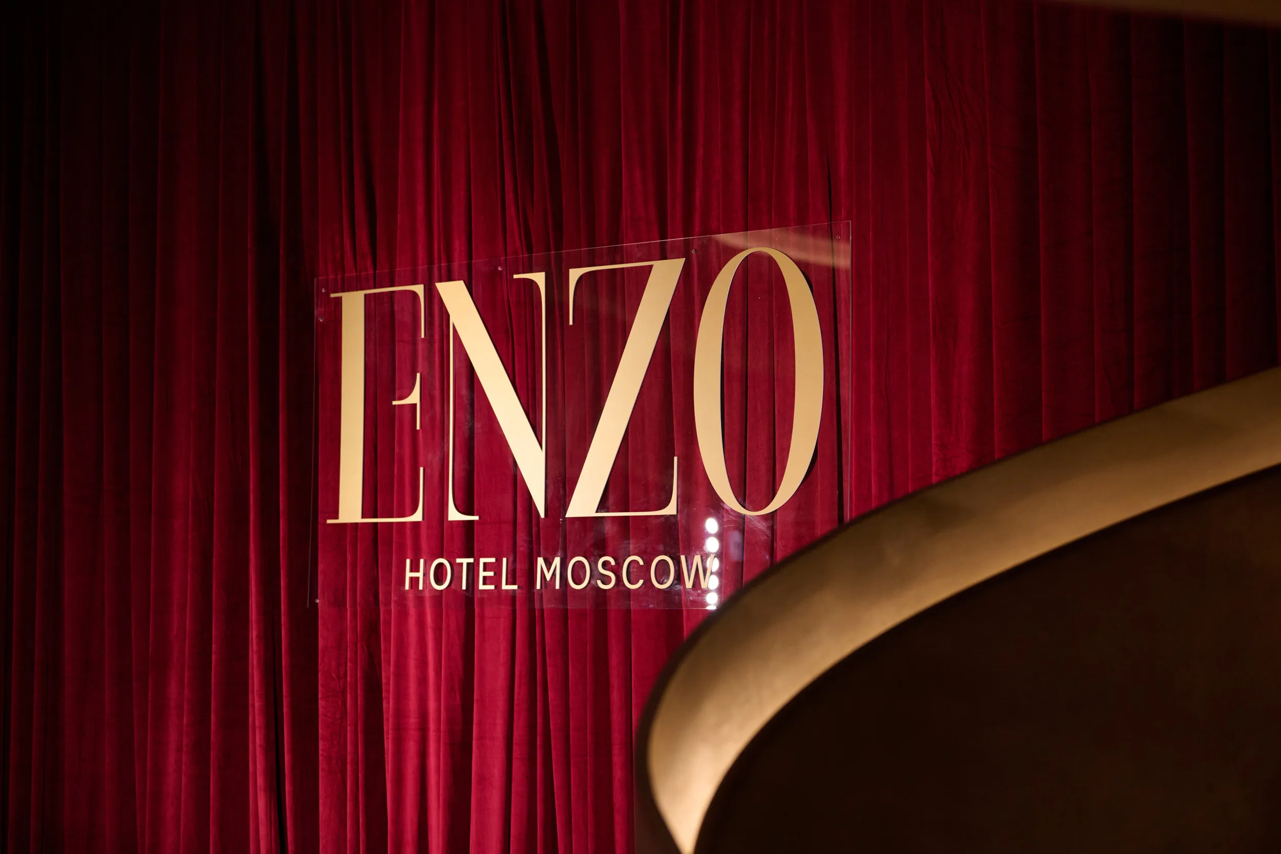 открытие отеля enzo 003
